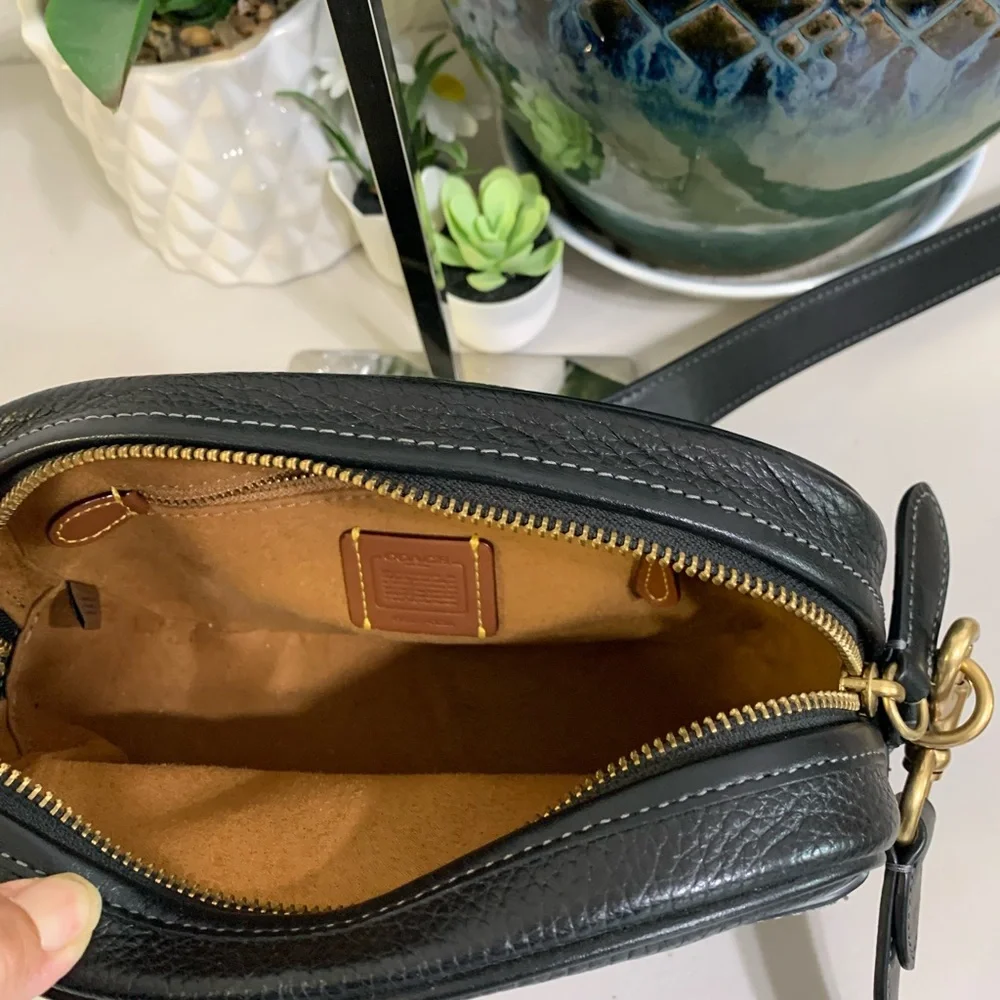💕👜 COACH Camera Crossbody Black Leather Bag - Picture 11 of 11